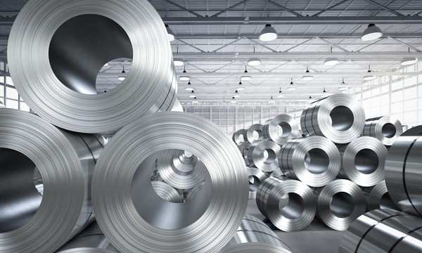 Rouleaux de t&ocirc;le d'acier dans une usine